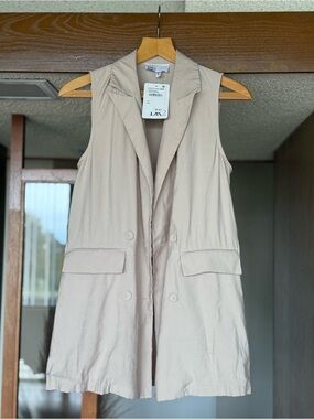 DR2 Sleeveless Double-Breasted Vest in Light Beige